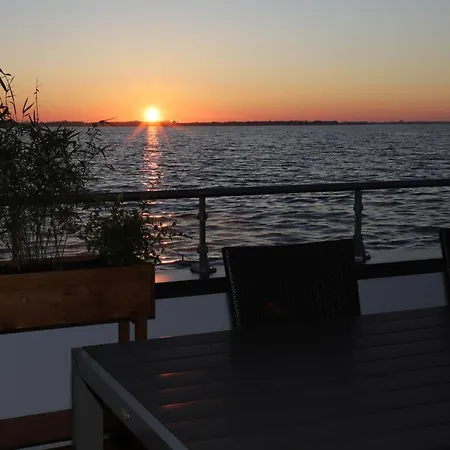 펜션 Hausboot Floating Haus Ankerplatz 7 In *