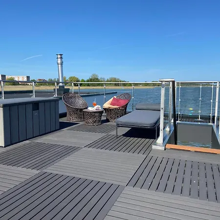 Hausboot Floating Haus Ankerplatz 7 In 펜션 *